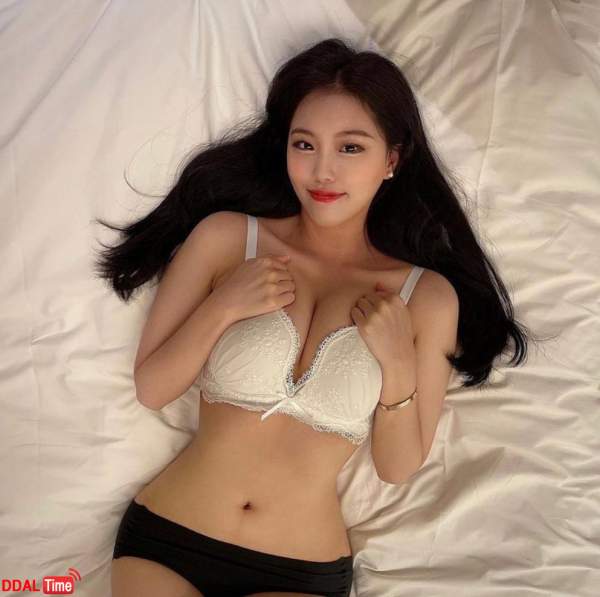 침대에서 여친 끼부릴때 이미지 #1